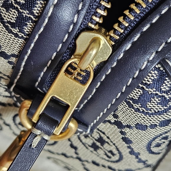 TORY BURCH . PETITE T MONOGRAM BARREL BAG - Picture 5 of 10
